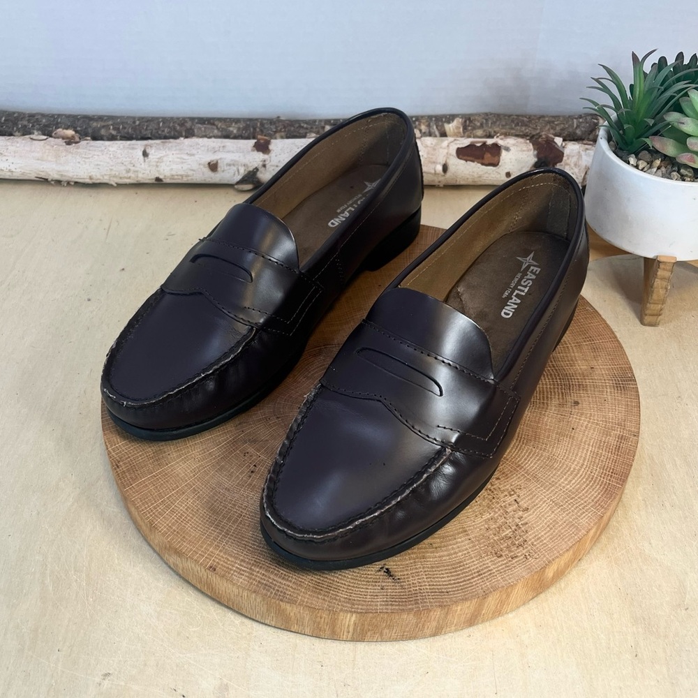 Eastland Womens Classic II Brown Loafers Size 10 Wide